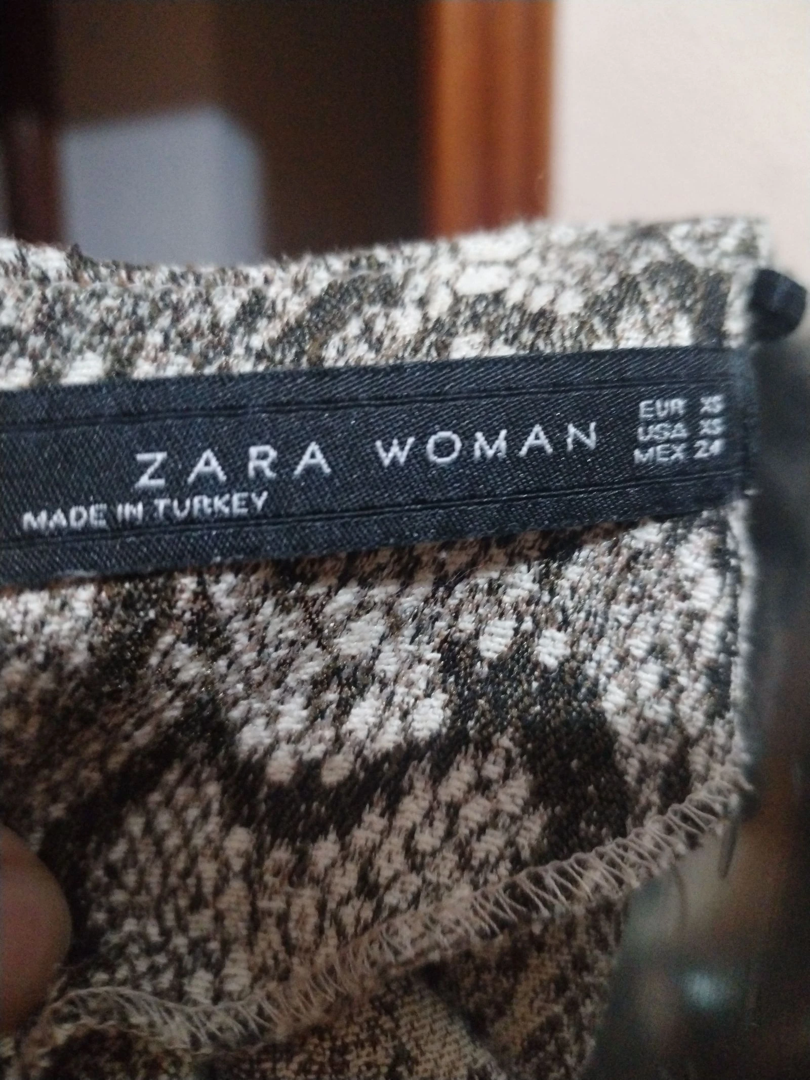 Vestido de verano de Zara con un estampado de serpiente o de cocodrilo – photo 6